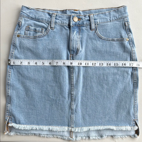 Lolë Light Wash Mini Denim Skirt Raw Hemline Stretchy - Picture 11 of 13
